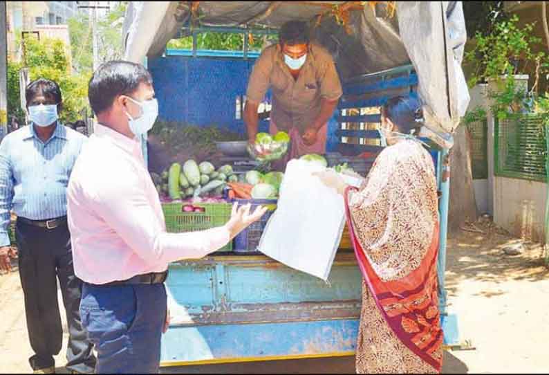 வேளாண்மை துறை சார்பில் நடமாடும் காய்கறி விற்பனையகம் - கலெக்டர் தொடங்கி வைத்தார்