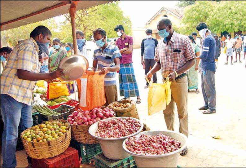 கோவில்பட்டியில் காய்கறி மார்க்கெட்டாக மாறிய பள்ளிக்கூடங்கள்