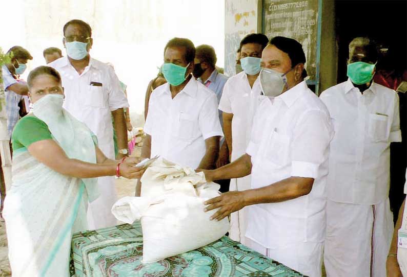 ஈரோடு மாவட்டத்தில் பொதுமக்களுக்கு ரூ.1000, ரே‌ஷன் பொருட்கள் வழங்கப்பட்டன