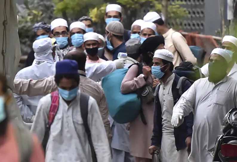 டெல்லி மாநாட்டில் பங்கேற்றதை மறைத்து மலேசியா செல்ல முயன்ற 8 பேர் விமான நிலையத்தில் சிக்கினர் 202004051735443892_8-Malaysians-linked-to-Tablighi-Jamaat-deboarded-from-rescue_SECVPF