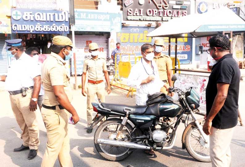 வீட்டில் இருந்து வெளியேவர வழங்கப்பட்ட அனுமதி அட்டை முறையாக பயன்படுத்தப்படுகிறதா? கலெக்டர் கந்தசாமி ஆய்வு