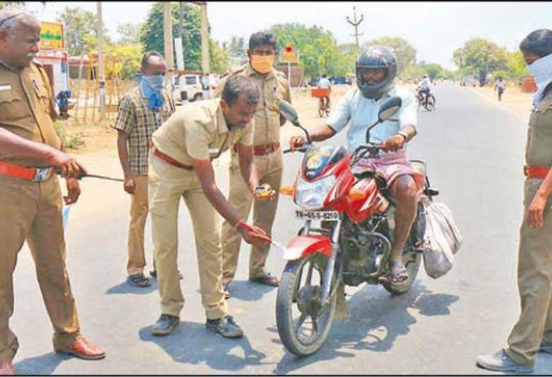 தேவையின்றி வலம்வரும் வாகனங்களுக்கு பெயிண்ட் அடித்து கண்காணிப்பு - போலீஸ் சூப்பிரண்டு வருண்குமார் தகவல்