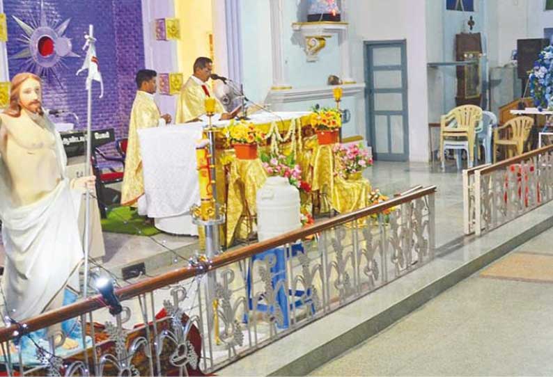 ராமநாதபுரத்தில் பங்குத்தந்தைகள் மட்டும் பங்கேற்ற ஈஸ்டர் சிறப்பு திருப்பலி