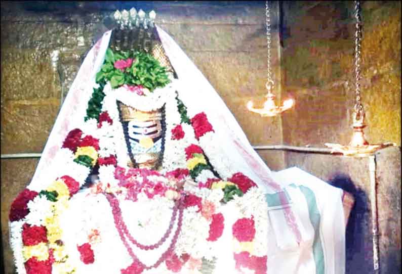 The sun shines on the lingam at Thirunar Annamalai temple