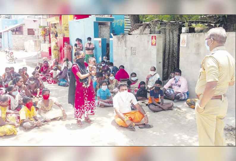 ரேஷன் கார்டு இல்லாதவர்களுக்கும் நிவாரணத்தொகை வழங்கக்கோரி பொதுமக்கள் திடீர் உண்ணாவிரதம் - திருச்செந்தூரில் பரபரப்பு