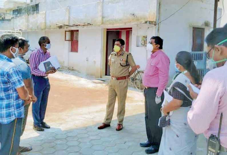 சேலத்தில் தடை செய்யப்பட்ட பகுதிகளில்  சிறப்பு கண்காணிப்பு குழு அதிகாரிகள் ஆய்வு