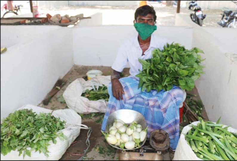 கஷ்டப்பட்டு விளைவித்த காய்கறிகளுக்கு போதிய விலை கிடைப்பது இல்லை - உழவர்சந்தை விவசாயி குமுறல்