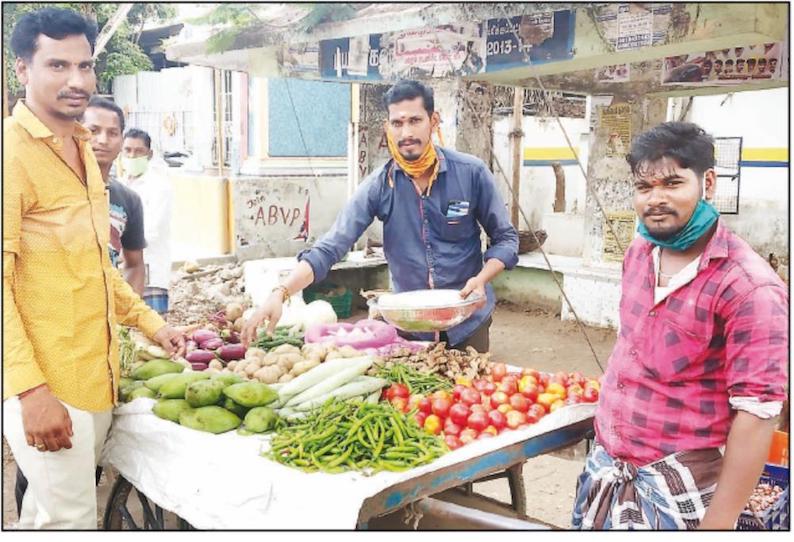 ஊரடங்கால் வேலை இழந்த தொழிலாளர்களுக்கு வருமானத்தை ஈட்டித்தரும் நடமாடும் கடைகள்