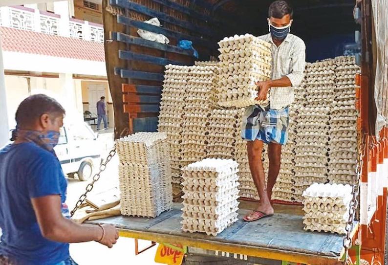 நாமக்கல்லில் இருந்து நாகர்கோவிலுக்கு 1 லட்சம் முட்டைகள் வந்தன கொரோனா பாதித்த பகுதியில் வசிப்பவர்களுக்கு வீடு, வீடாக வினியோகம்