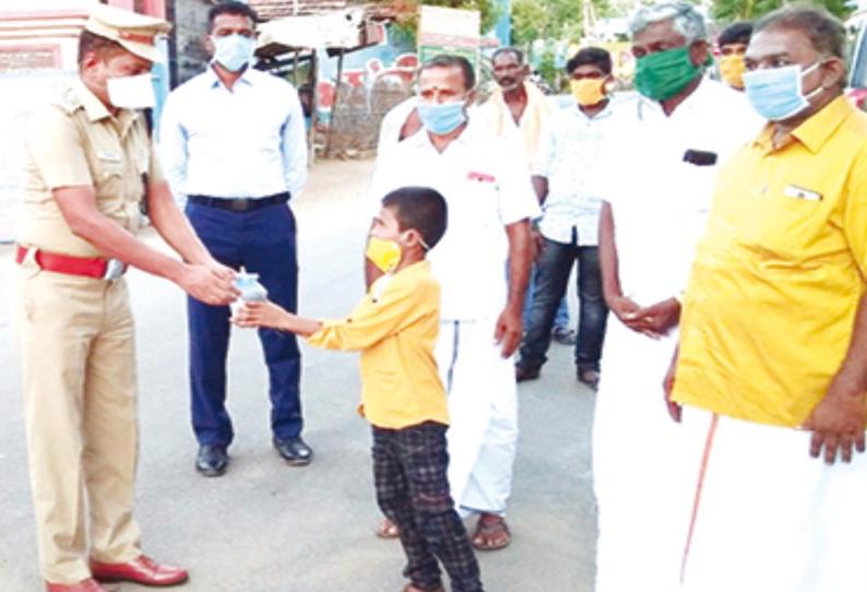 கொரோனா வைரஸ் குறித்து விழிப்புணர்வு சூப்பிரண்டிடம் ரூ.ஆயிரம் நிவாரணம் வழங்கிய சிறுவனுக்கு பாராட்டு