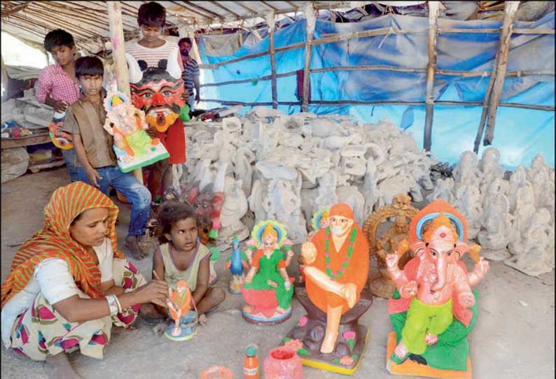 ஊரடங்கு உத்தரவால் பொம்மைகள் விற்கும் தொழிலாளர்களின் வாழ்வாதாரம் பாதிப்பு