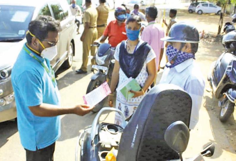 நெல்லை டவுனில் காய்கறி கடைகளில் கண்காணிப்பு குழுவினர் ஆய்வு புதிதாக தற்காலிக கடைகள் திறப்பு