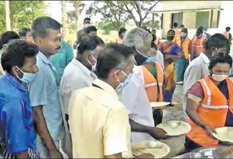 தாராபுரம் நகராட்சி ஊழியர்கள் குடும்பத்திற்கு அசைவ விருந்து - சமூக இடைவெளி எங்கே? பொதுமக்கள் கேள்வி