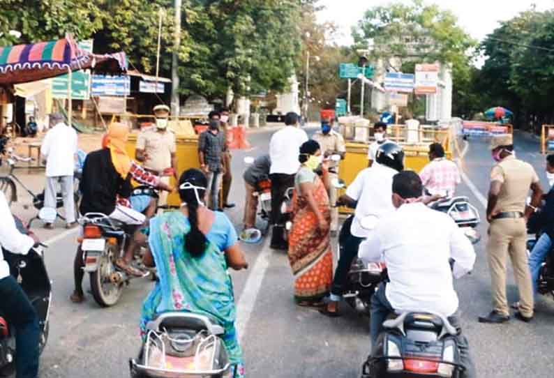 புதுவை எல்லை பகுதியில் குவியும் தமிழக மக்கள் அதிரடி நடவடிக்கை எடுக்காவிட்டால் கொரோனா பரவும் அபாயம்