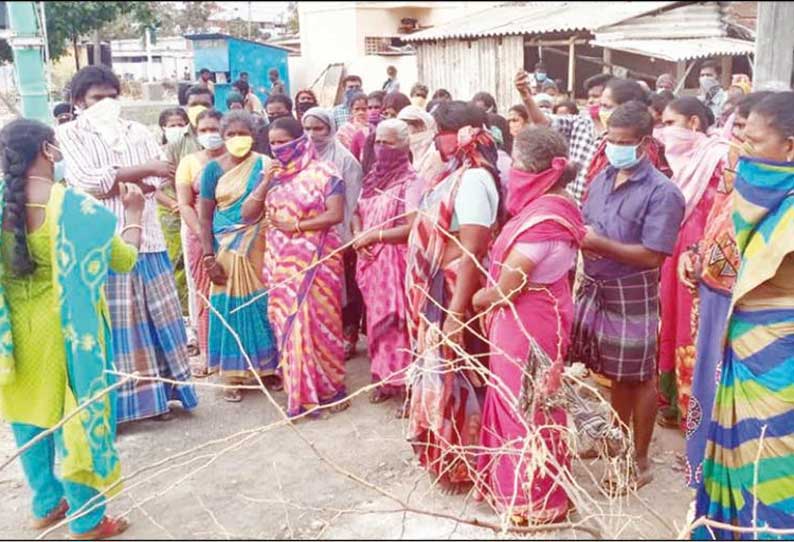 பூம்புகார் நகரில் அத்தியாவசிய பொருட்கள் கேட்டு தடைப்பகுதியை தாண்டிய பொதுமக்கள் - திடீர் பரபரப்பு