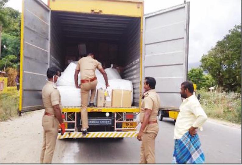 ஊரடங்கை மீறி வெளியூரில் இருந்து வரும் நபர்களால் கொரோனா பரவும் அச்சம் சோதனைச்சாவடியில் தீவிர சோதனைக்கு பிறகே காய்கறி வாகனங்களுக்கு அனுமதி