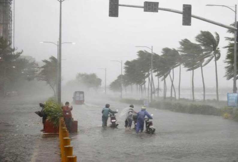சென்னையில் பலத்த காற்றுடன் இடியுடன் கூடிய மழை 202004260631552383_Early-morning-showers-with-strong-winds-in-Chennai_SECVPF