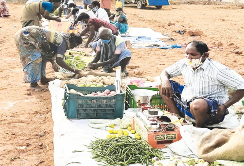 கள்ளிக்குடியில் மாற்று இடத்தில் விவசாயிகள் அமைத்த தற்காலிக சந்தை