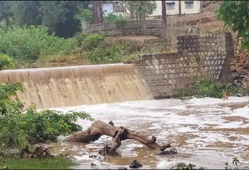 சென்னிமலை, கொடுமுடி, பர்கூரில் கொட்டி தீர்த்த மழை: ஓடைகளில் தண்ணீர் பெருக்கெடுத்து ஓடியது