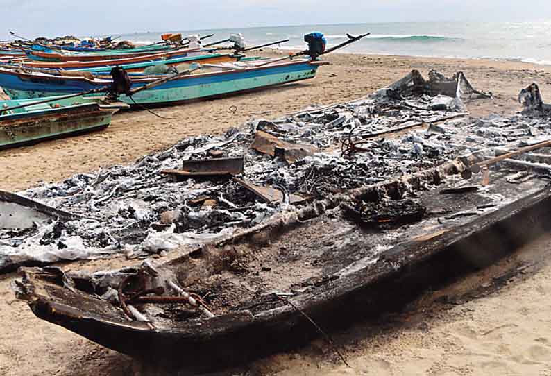 படகுகளுக்கு தீ வைத்து, வீடுகளை சூறையாடிய 19 பேர் கைது