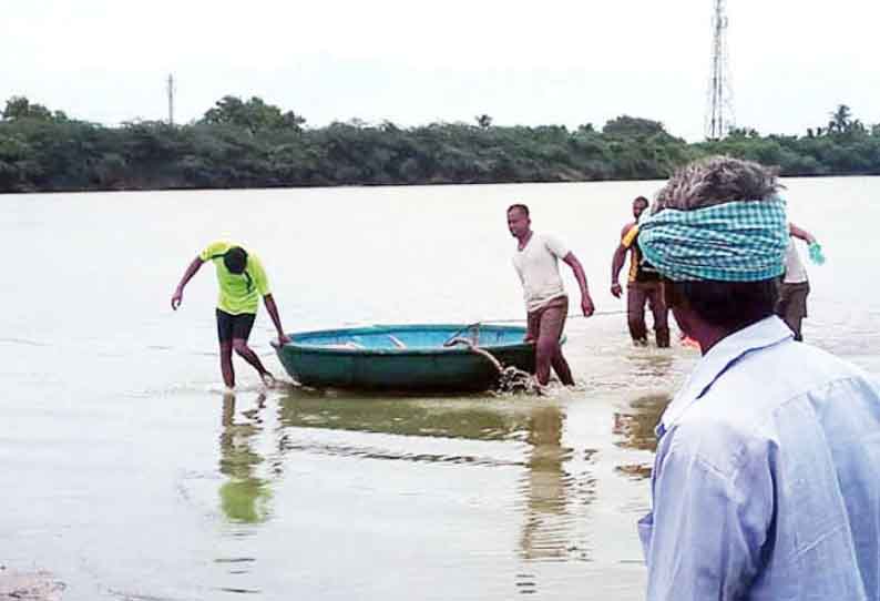 போளூர் அருகே, ஏரியில் மூழ்கி தொழிலாளி சாவு - மீன்பிடிக்க சென்றவருக்கு நேர்ந்த பரிதாபம்