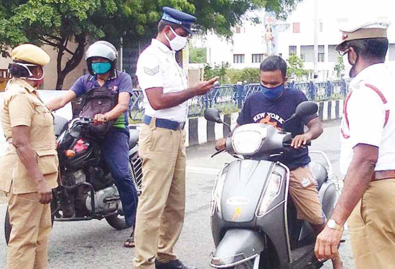 மாவட்டத்தில், முழு ஊரடங்கால் கடைகள் அடைப்பு - இருசக்கர வாகனங்களில் சுற்றித்திரிந்தவர்களுக்கு அபராதம்