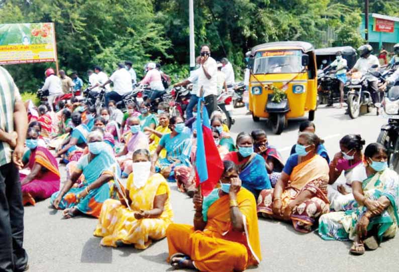 செங்குணம் சுடுகாடு இடத்தில் முறைகேடாக பெறப்பட்ட பட்டாவை ரத்து செய்யக் கோரி பொதுமக்கள் சாலை மறியல்