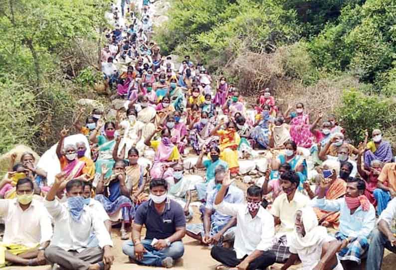 செய்யாறு அருகே, முருகன் கோவில் மலையை டெண்டர் விடுவதை எதிர்த்து பொதுமக்கள் தர்ணா