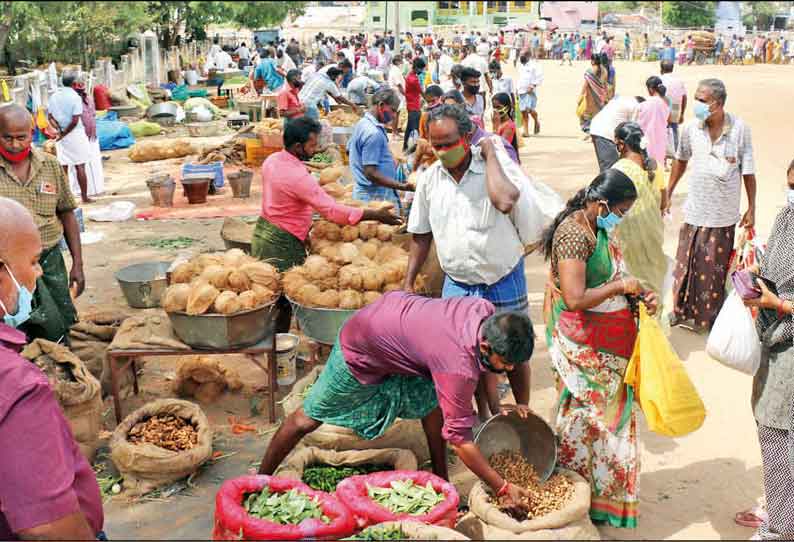 இன்று முழு ஊரடங்கு காய்கறி, இறைச்சி கடைகளில் குவிந்த மக்கள் கூட்டம்