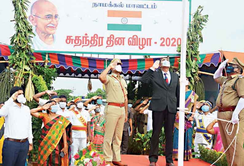 நாமக்கல்லில் சுதந்திர தினவிழா: கலெக்டர் மெகராஜ் தேசிய கொடி ஏற்றினார் - கொரோனா தடுப்புபணி அலுவலர்களுக்கு பாராட்டு