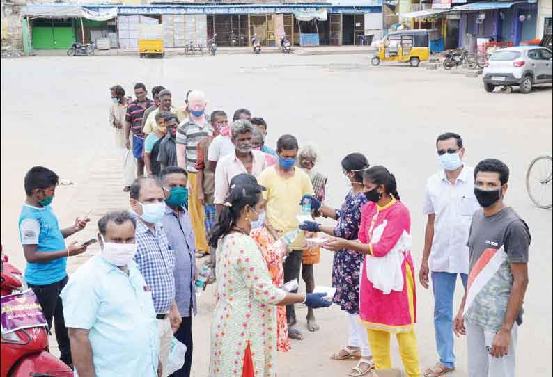 முழு ஊரடங்கால் வேலூர் மாநகரம் வெறிச்சோடியது தேவையின்றி சுற்றித்திரிந்தவர்களுக்கு அபராதம் விதிப்பு