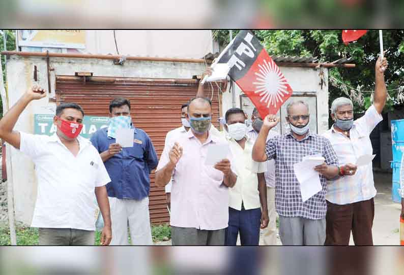 கோரிக்கைகளை வலியுறுத்தி டாஸ்மாக் பணியாளர்கள் ஆர்ப்பாட்டம்