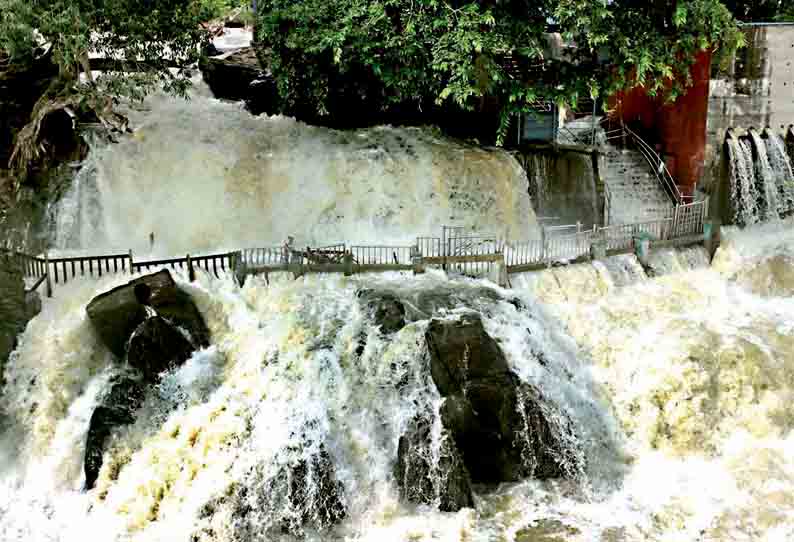 கர்நாடக அணைகளில் இருந்து மீண்டும் தண்ணீர் திறப்பு: ஒகேனக்கல்லுக்கு நீர்வரத்து வினாடிக்கு 41 ஆயிரம் கனஅடியாக அதிகரிப்பு