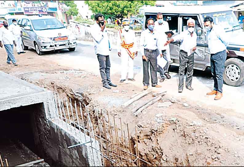 கடலூரில், மழைநீர் வடிகால் அமைக்க இடையூறு: ஆக்கிரமிப்புகளை அகற்ற கலெக்டர் உத்தரவு