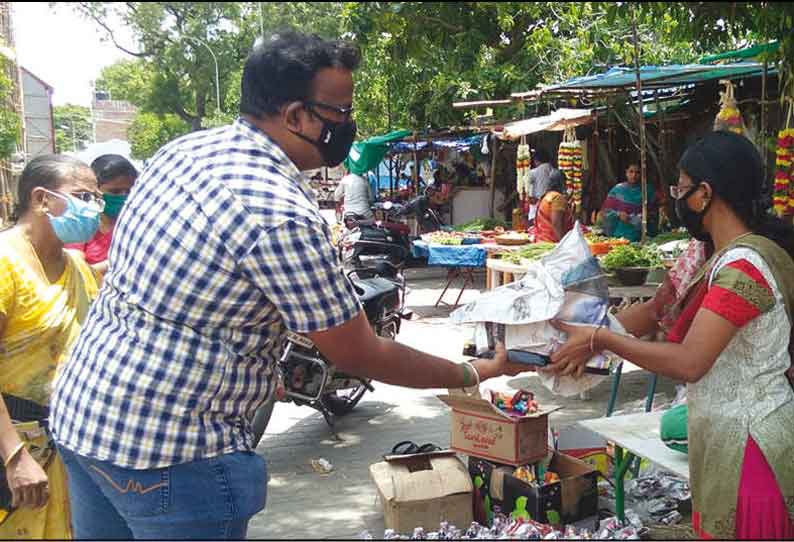 வீடுகளில் வைத்து வழிபட விநாயகர் சிலைகளை ஆர்வமாக வாங்கி சென்ற பொது மக்கள்