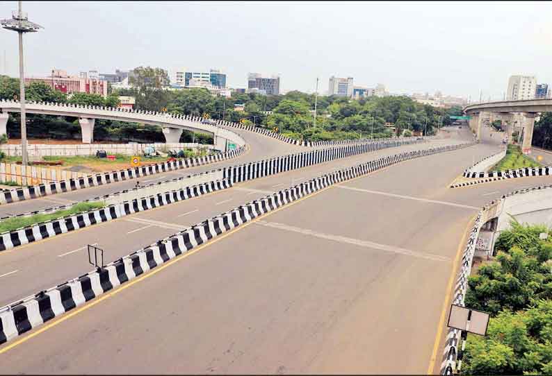 தளர்வு இல்லா முழு ஊரடங்கு சென்னையில், வாகன நடமாட்டமின்றி சாலைகள் வெறிச்சோடின