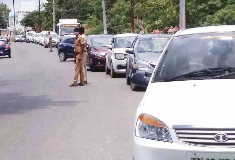 இ-பாஸ் தளர்வால் குமரிக்கு படையெடுக்கும் மக்கள் - ஆரல்வாய்மொழி சோதனை சாவடியில் போக்குவரத்து நெரிசல்