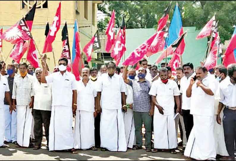 பணிமனைகள் முன்பு அரசு போக்குவரத்துக்கழக தொழிலாளர்கள் ஆர்ப்பாட்டம்