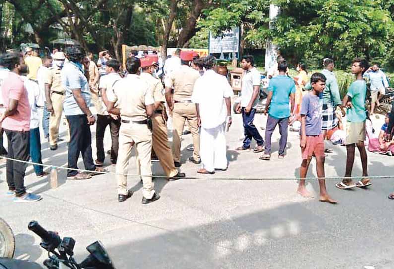 கோர்க்காட்டில் மாசு கலந்த குடிநீர் வினியோகத்தை கண்டித்து சாலைமறியல்