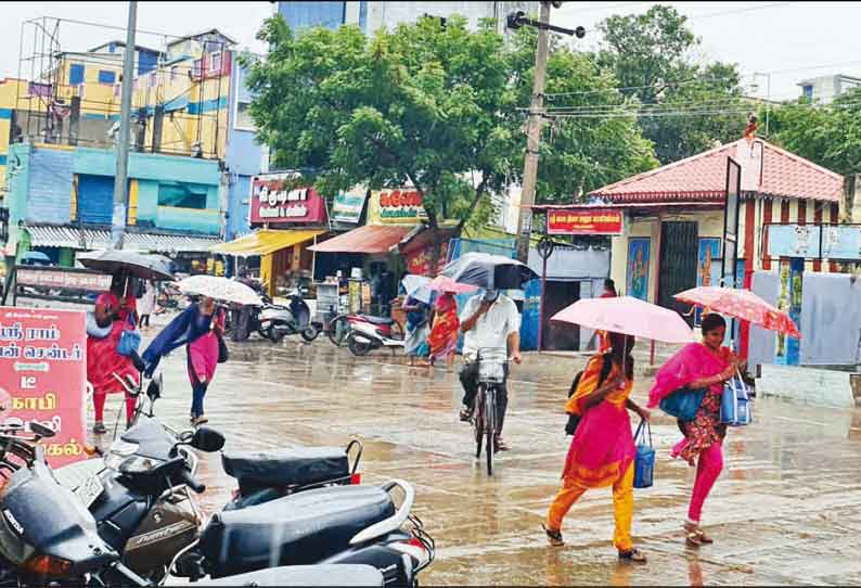 திருவாரூர் மாவட்ட பகுதிகளில் கன மழை மீனவர்கள் கடலுக்கு செல்லவில்லை