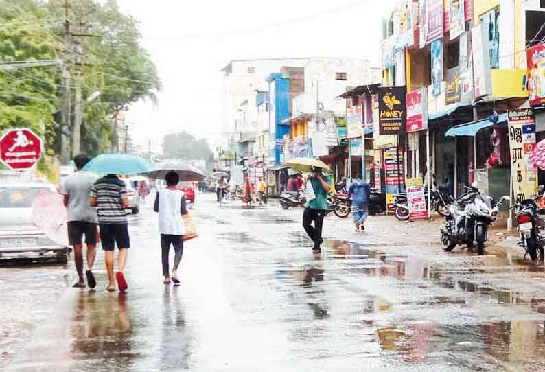 கரூர் மாவட்டத்தில் தொடர் மழை: நச்சலூரில் வீட்டின் சுவர் இடிந்து விழுந்து வெள்ளாடு சாவு