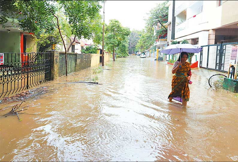 சென்னையில் வடியாத மழைநீர்: பொதுமக்கள் கடும் அவதி - நோய்த்தொற்று அபாயம்