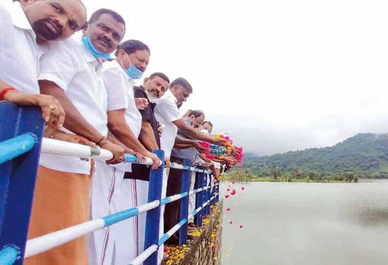 ஆண்டியப்பனூர் அணை நிரம்பி உபரி நீர் வெளியேறுகிறது - அமைச்சர், கலெக்டர் மலர் தூவினர்