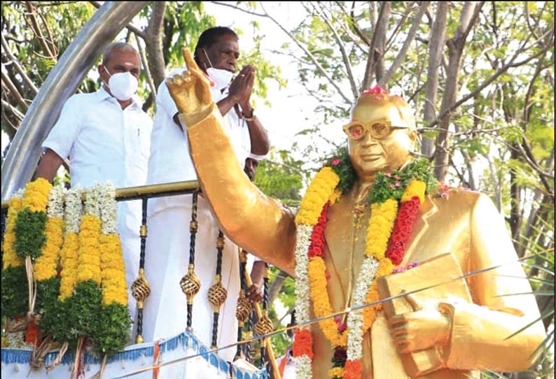 நினைவு தினம்: அம்பேத்கர் சிலைக்கு, தலைவர்கள் மரியாதை மாலை அணிவித்து வணங்கினர்