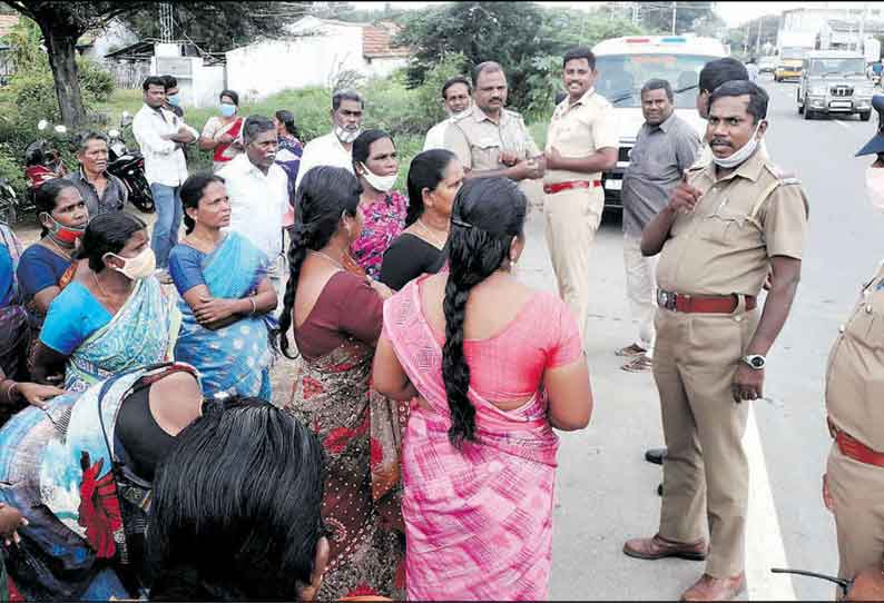 வழித்தடத்தில் தேங்கி நிற்கும் கழிவு நீரை அகற்றக்கோரி சாலை மறியலுக்கு முயன்ற பொதுமக்கள்