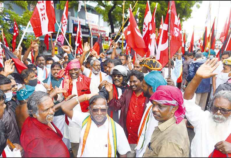 டெல்லியில் போராடும் விவசாயிகளுக்கு ஆதரவாக பெரம்பலூரில் சாலை மறியலில் ஈடுபட்ட 118 பேர் கைது