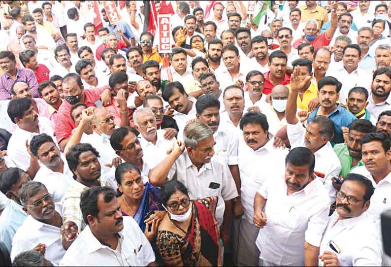 விவசாயிகளுக்கு ஆதரவாக தி.மு.க.-காங்கிரஸ் கூட்டணி கட்சியினர் சாலை மறியல்