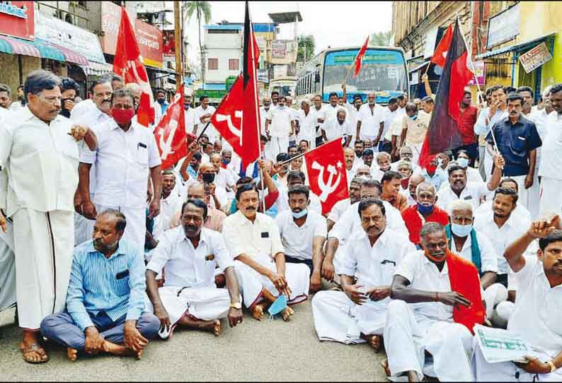 வேளாண் சட்டங்களை திரும்ப பெறக்கோரி கடை அடைப்பு; சாலை மறியல் திருவையாறு, திருக்காட்டுப்பள்ளியில் நடந்தது