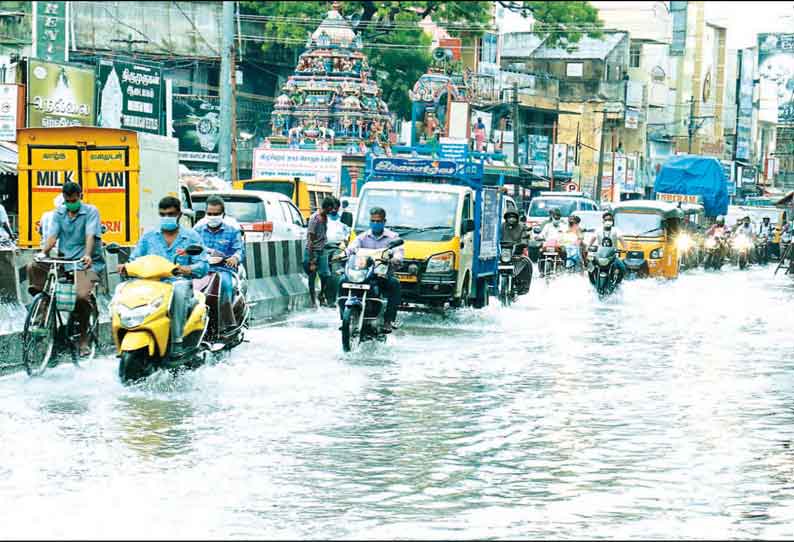 விழுப்புரத்தில் பலத்த மழை தாழ்வான பகுதிகளை மீண்டும் தண்ணீர் சூழ்ந்தது