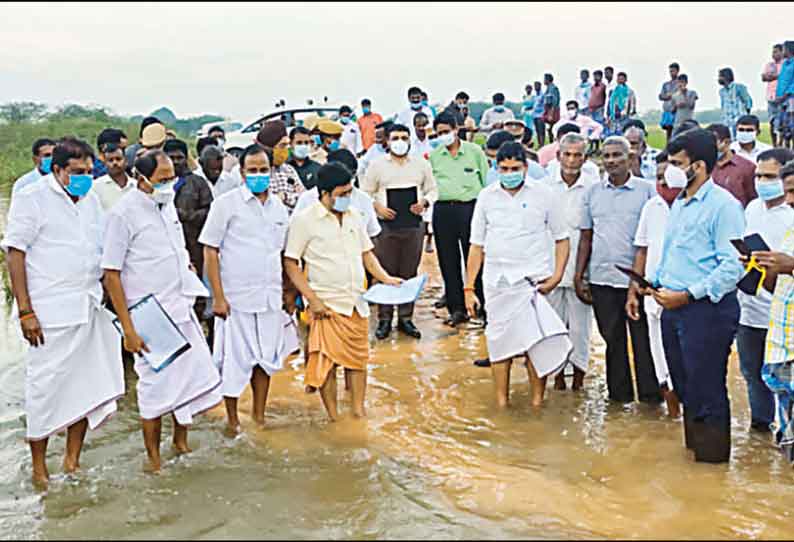 மழை வெள்ள பாதிப்பு: சேத விவரங்களை முழுமையாக கணக்கெடுக்க வேண்டும் அனைத்து துறை அலுவலர்களுக்கு அமைச்சர்கள் உத்தரவு